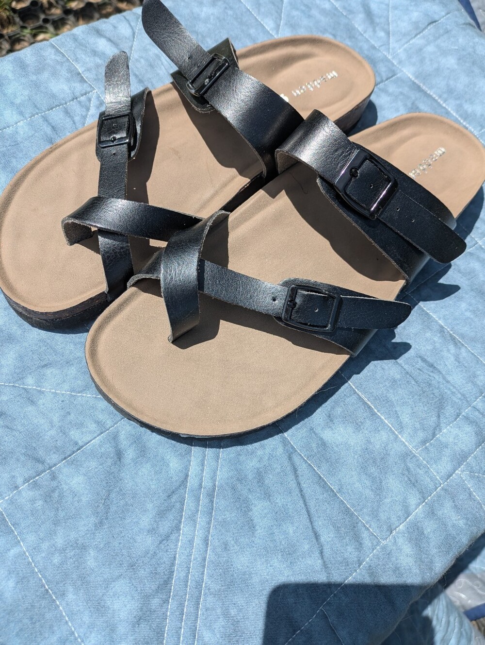 New Madden Girl Brycee Black Buckle Strap Sandals with Tan Footbed